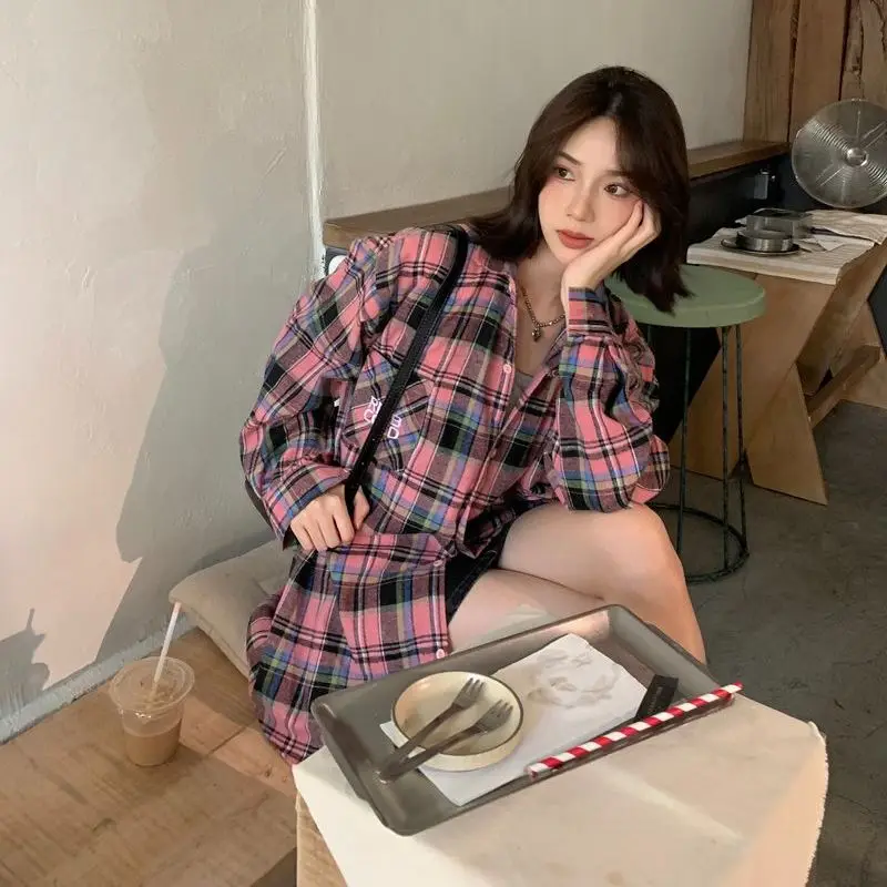 

Retro American Embroidered Pocket Plaid Casual Shirt Women's Versatile New Style Trendy Couple Loose Fit Long Sleeve Top