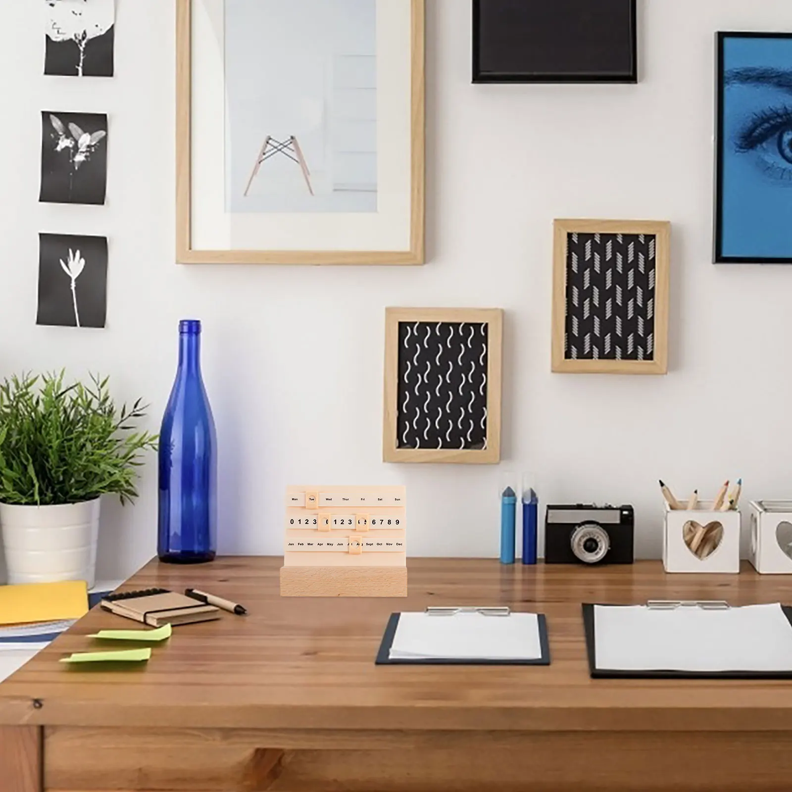 ปฏิทินตั้งโต๊ะแบบพลิกบล็อกไม้ตลอดปี 2025 ดีไซน์วินเทจ ของตกแต่งสำนักงาน ปฏิทินไม้สำหรับวางแผนงาน