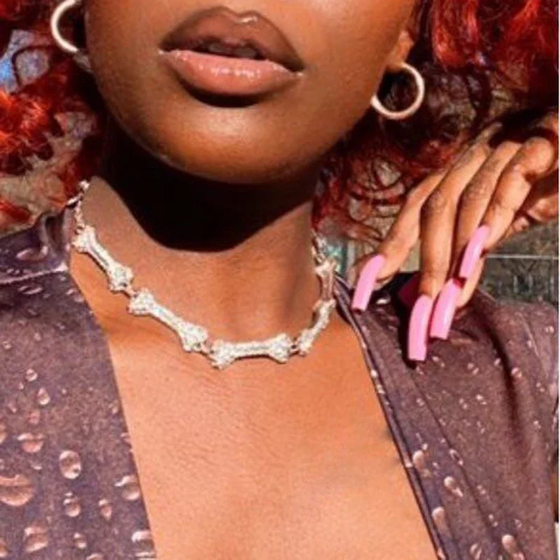

2025 New Hip Hop Bone Pendant Necklace With Clear Cz Paved Women Men Fashion Gothic Punk Party Choker Jewelry