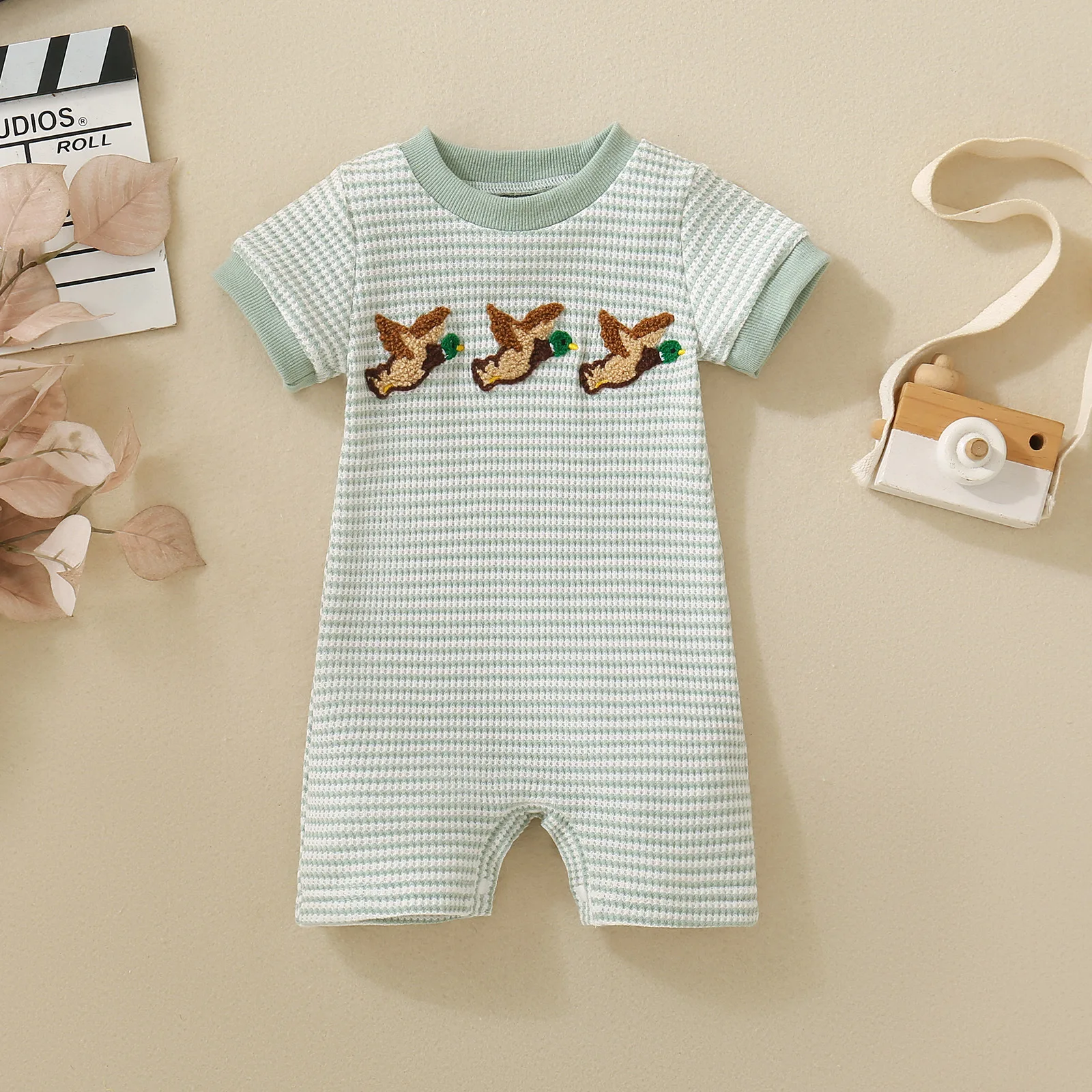 Summer neutral infant light green striped three birds embroidered fart coat comfortable jumpsuit