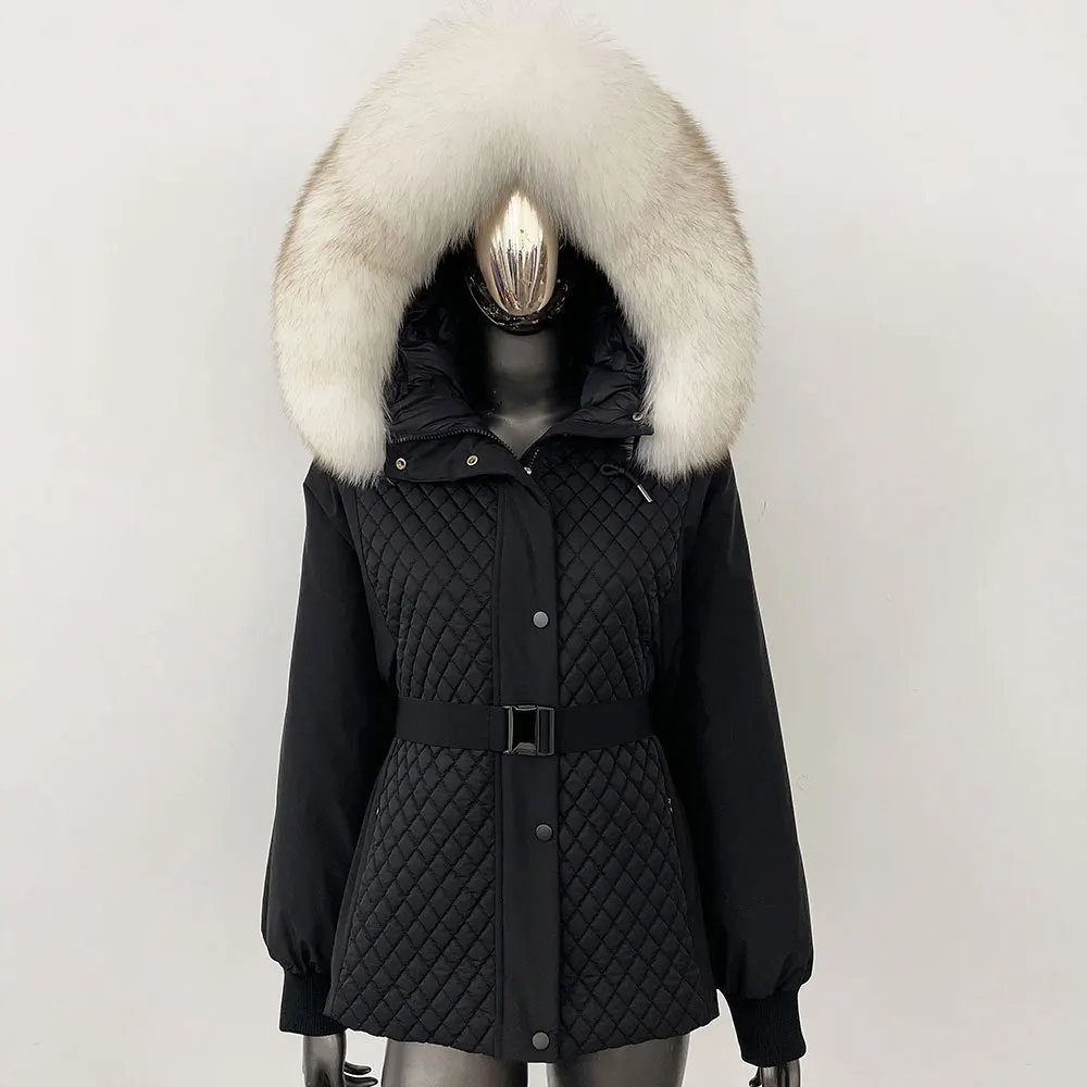2025 prendas de vestir exteriores cortas para mujer, recién llegado, chaqueta con capucha y cuello de piel grande de zorro, plumón de pato blanco grueso con cinturón