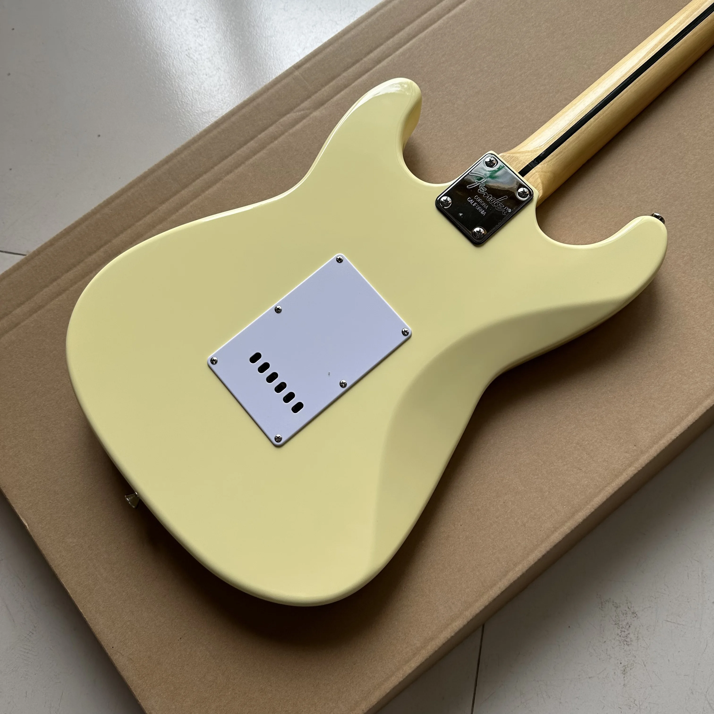 China factory Electric Guitar,maple neck, Mahogany Body, Cream Yellow Color,Multiple colors，In stock