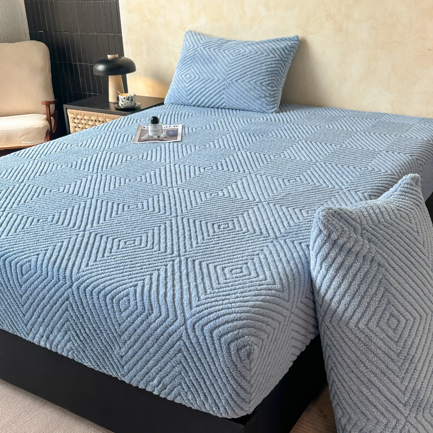 Geometric Embossed Fleece Fitted Sheet Autumn Winter Warm Elastic Mattress Cover Single Double Soft Plush Bed Sheet Pillowcases
