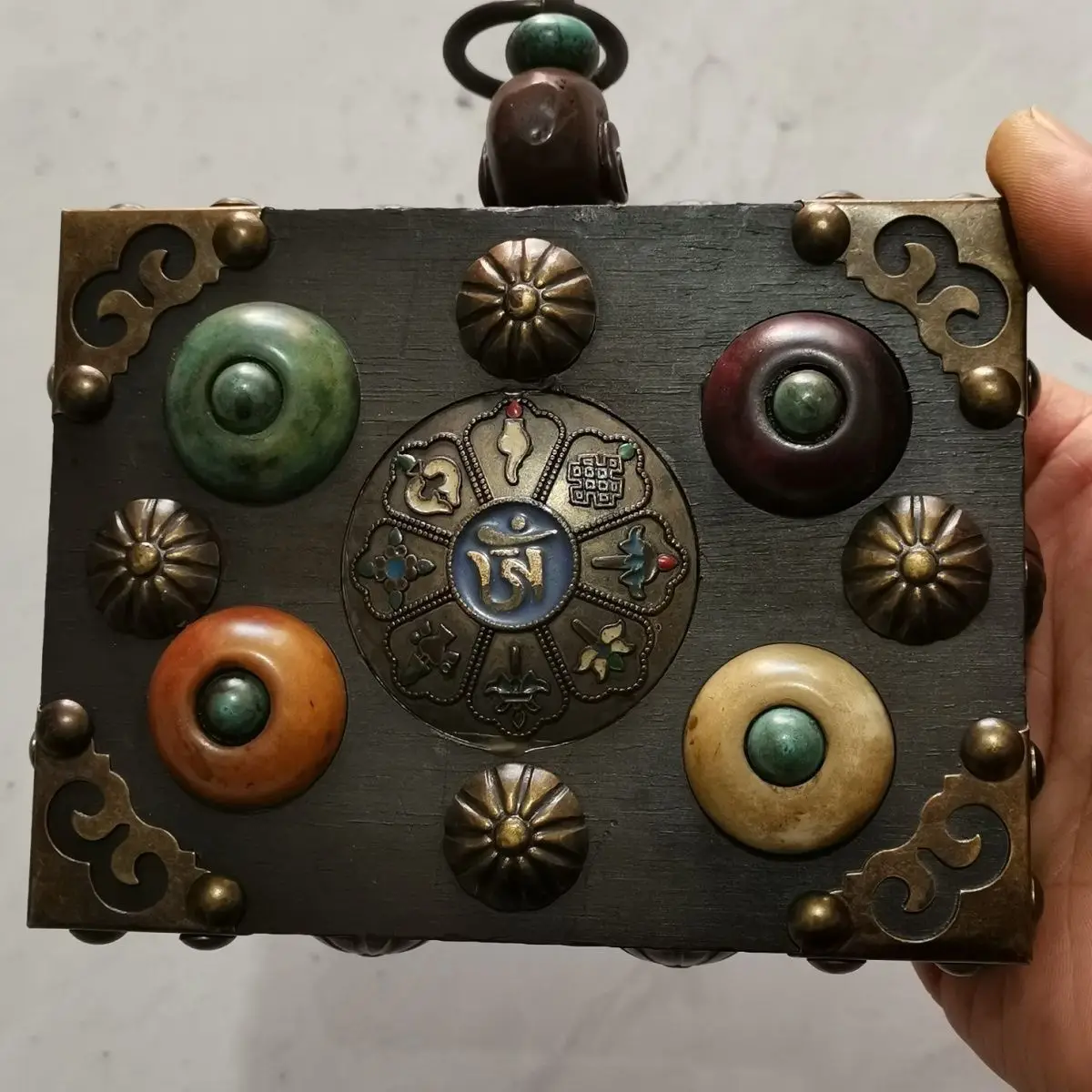 Old collection of old objects, collection of wood inlaid eight treasures wood carving ornament pendant hand handle wall hanging