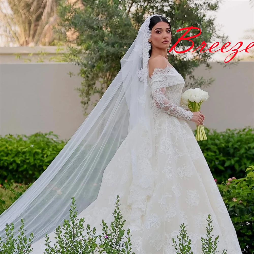 맞춤형 고품질 Organza 웨딩 드레스 절묘한 보트 넥 오프 어깨 긴 소매 채플 트레인 신부 가운