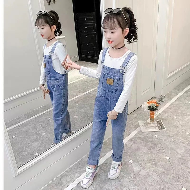 Moda Young: I Pantaloni a Bib per Bambini che Combinano Stile, Comodità e Qualità