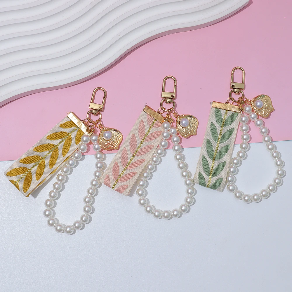 Elegant Faux Pearl Keychain Leaf  Shell Wristband Pendant Key Chain for Women Daily Decor Bag Charm Car Key Ring Birthday Gift