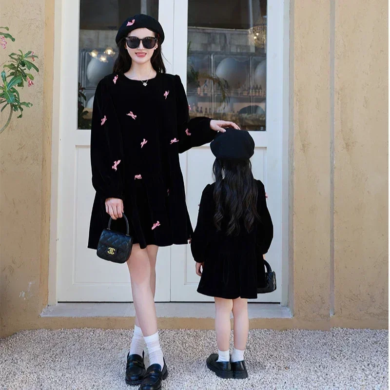 2024 Mom and Daughter Black Velvet Dress for Women Clothing Mommy and Me Mother and Baby Girls Cute Long Sleeve Dresses Outfit