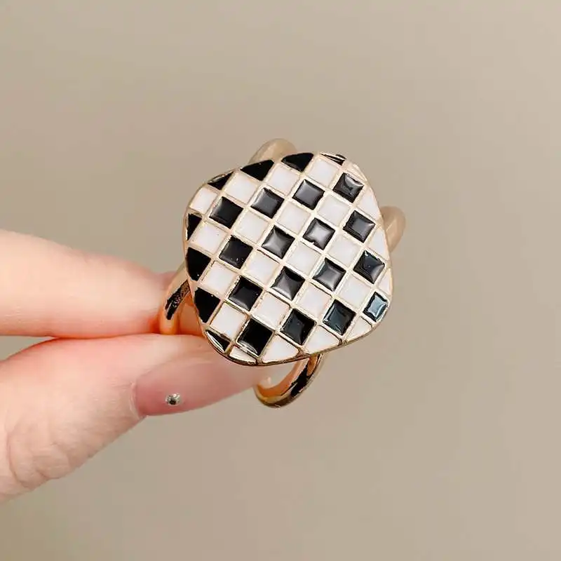 Trendy Square Lattice Brooch  Women Enamel Checkerboard Brooches Scarf Buckle Ring Jewelry Overcoat Belt Buckle Accesories