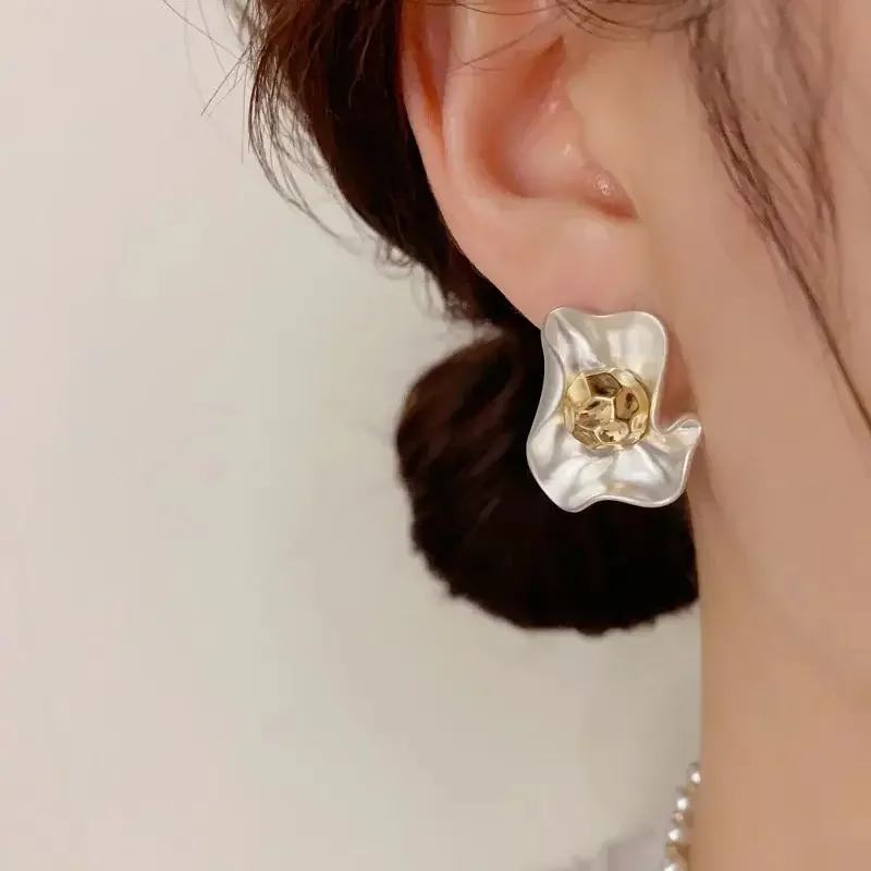 Temperament Silver Color Petals Flower Earrings for Women Fashion Irregular Golden Bud Flower Earing Jewelry Gifts Wholesale