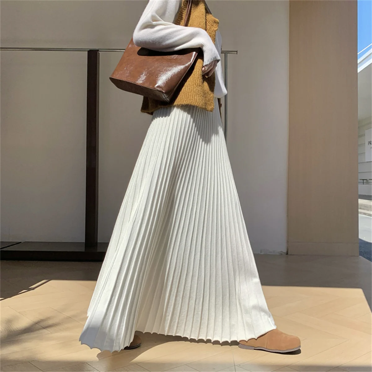 Women's High-Waisted A-Line Long Skirt Autumn/Winter Solid Knit Warm Slimming Pleated Skirt for Stylish Comfort