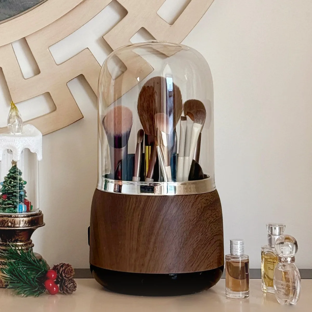Light Luxury Makeup Brush Hold - огляд і ціна Luxury Skincare And Makeup Brands