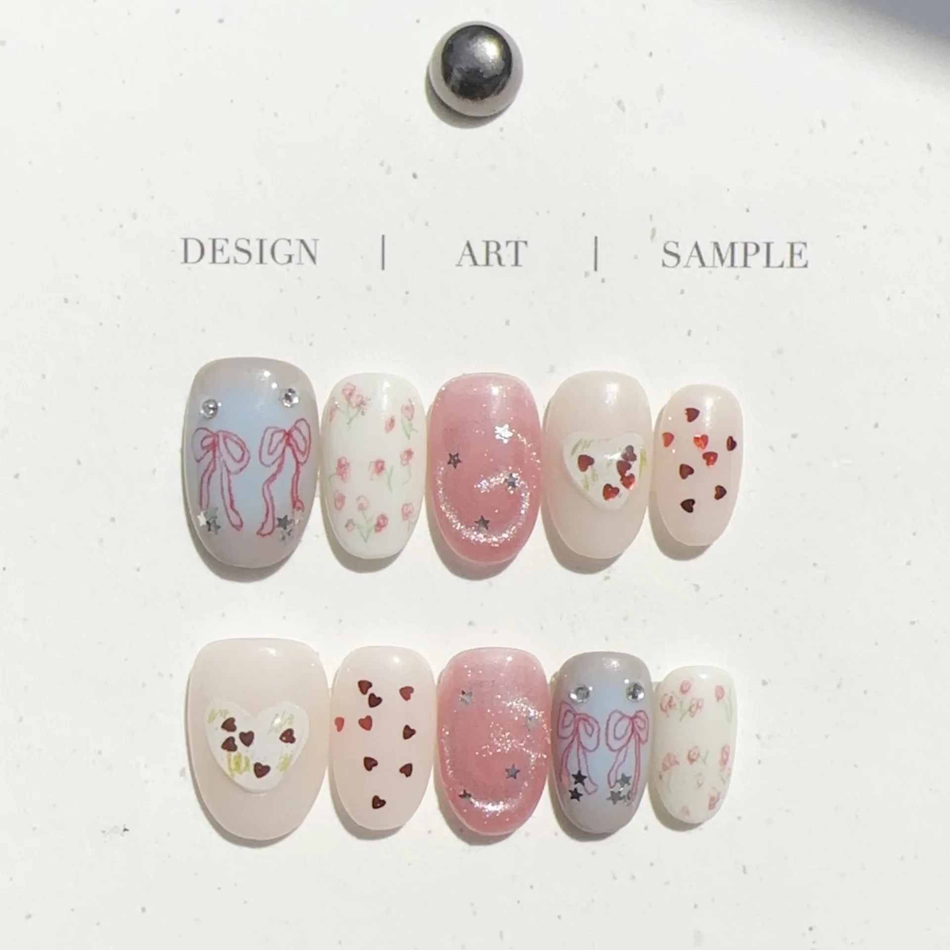 

10Pcs Bow Flower Rhinestone Handmade False Nails Short Round Head Fake Nails Press on Heart Sequin Reusable Full Cover Nail Tip