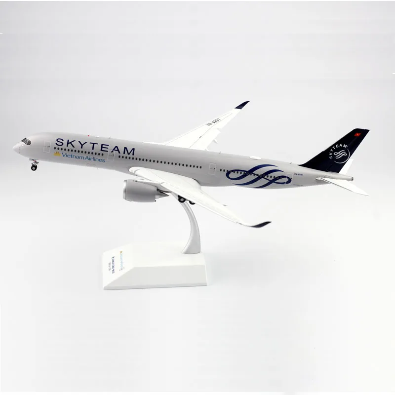 

A Vietnam Airlines A350-900 Civil Aviation Airliner Alloy & Plastic Model 1:200 Scale Diecast Toy Gift Collection Simulation