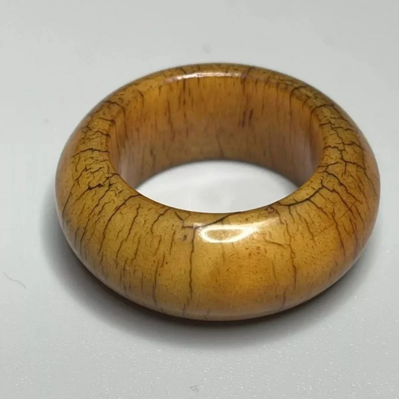 Old camel bone material with natural weathering patterns, ring, bangle, bracelet, long string of Buddhist beads, accessories, ge