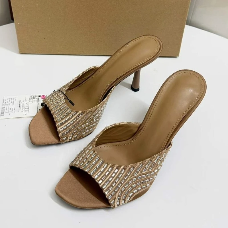 Mules à talons hauts pour femmes, bout carré, couleur champagne doré, ornées de strass et de cristaux, sandales en satin, chaussures élégantes pour soirées et robes de soirée.