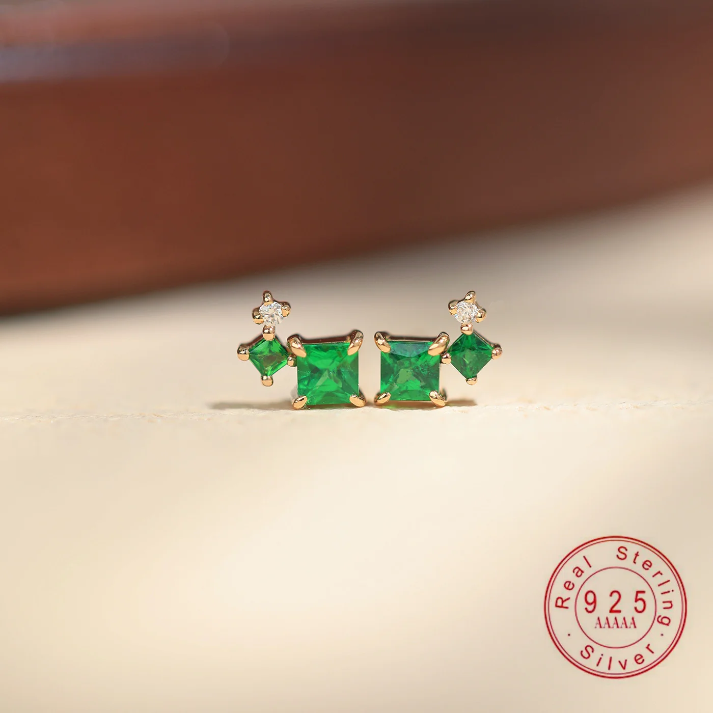 S925 Sterling Silber vergoldet 18K Gold eingelegte quadratische grüne Zirkon Ohrringe Französisch Luxus Retro Ohr Accessoire