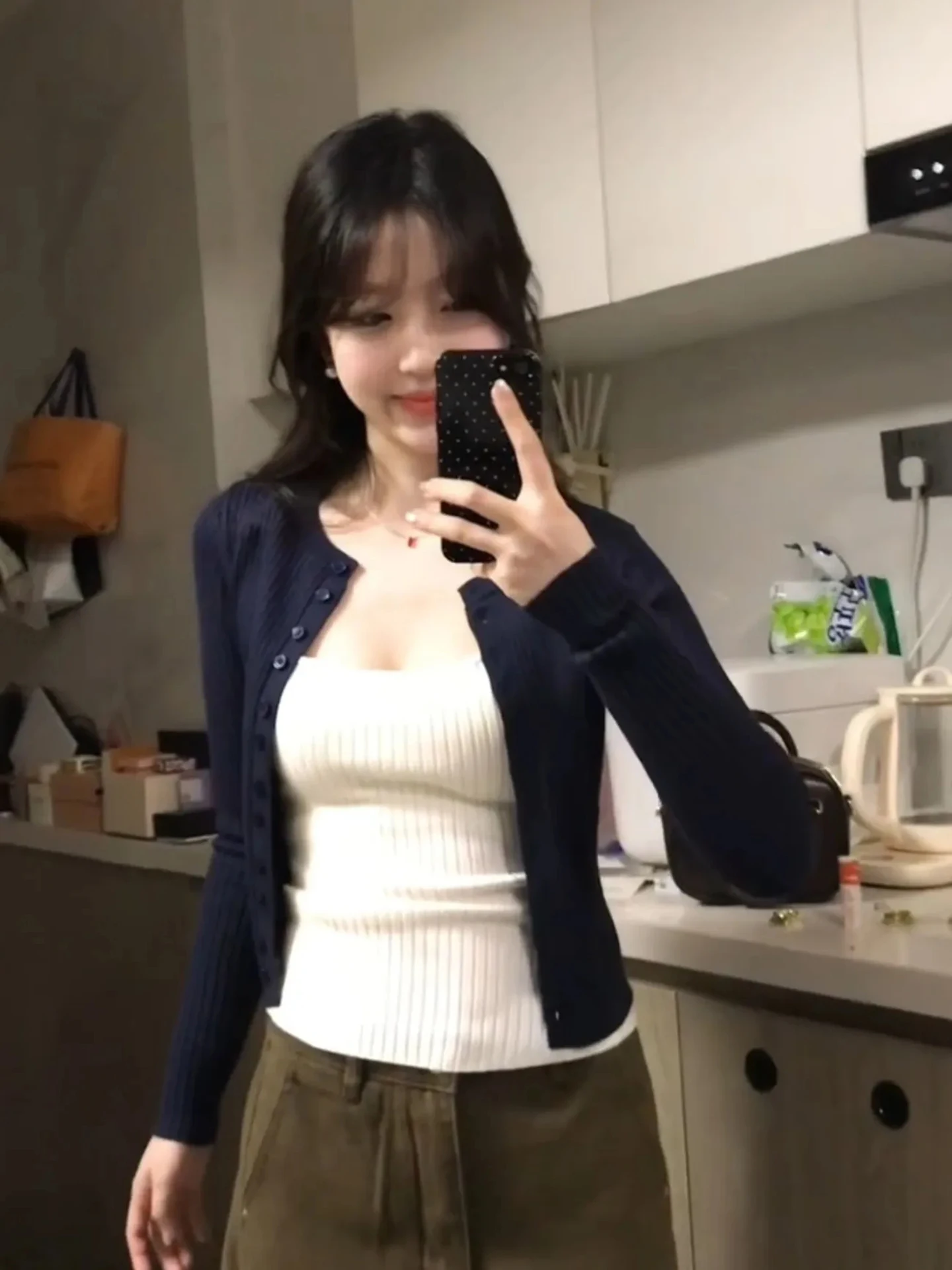 طقم مكون من قطعتين باللون الأزرق الداكن للنساء لربيع 2026 سترة ركاب بسيطة مفتوحة سترة داخلية بدون أكمام مجموعة اتجاه الكلية