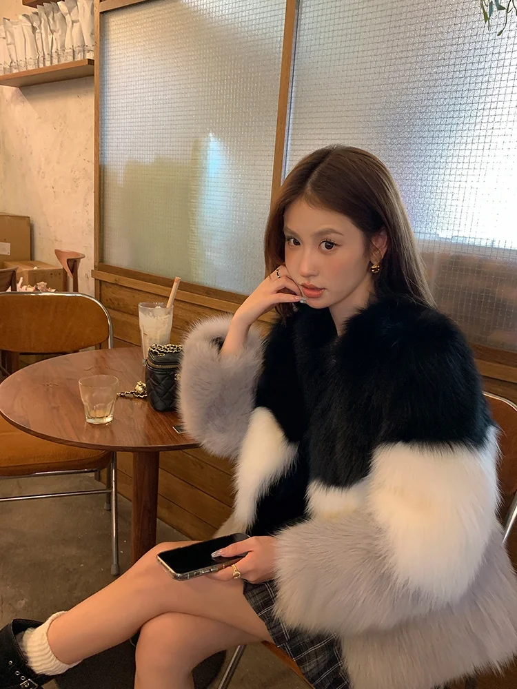 

Модная женская короткая шуба из натурального меха корейского бренда Han Yun En с длинными рукавами и круглым вырезом для повседневной носки