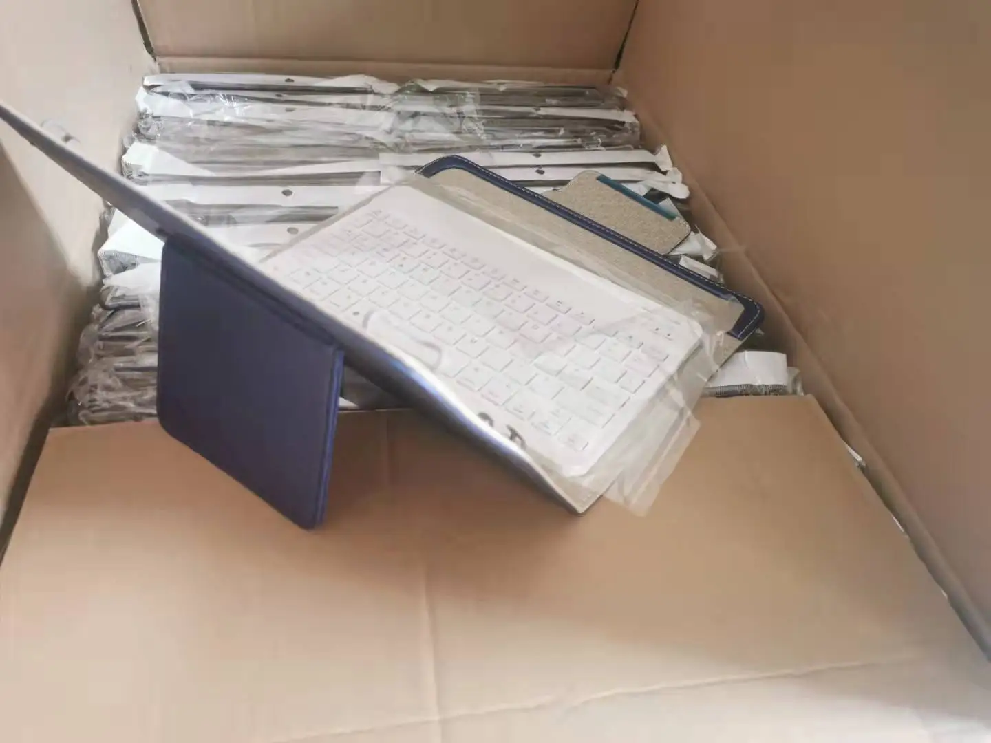 USB Trending portátil 7 "mini teclado inalámbrico Funda de cuero para tableta soporte Pc cubierta de teclado para juegos