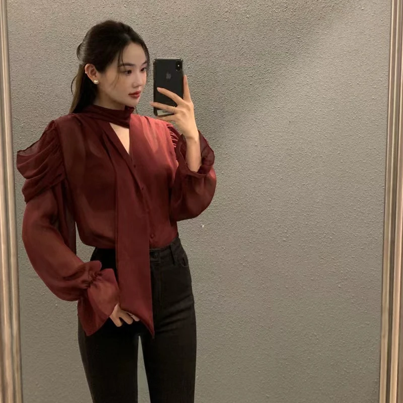 シックな V ネック長袖ルーズ女性のシャツ春の新デザインセンスパフィースリーブネックハンギングロックボーン韓国スタイル通勤