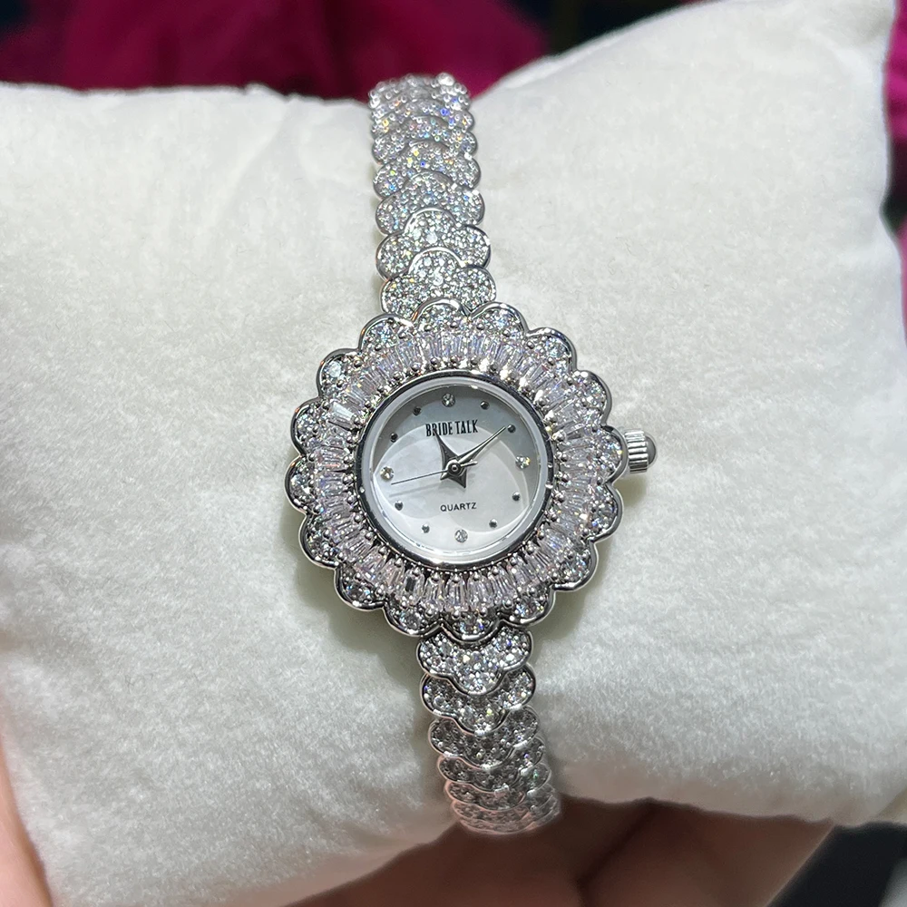 015782 Luxury Women\'s Watches Cubic Zircon Bracelet Watch for Wedding Party Fashion Dress Suits Jewelry Made with Wholesale