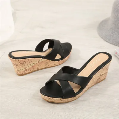 Hot New Female Slippers Cut Out Summer Beach Sandals Fashion Women Slides Outdoor Slippers Indoor Slip Ons Flip Flops Size34-41