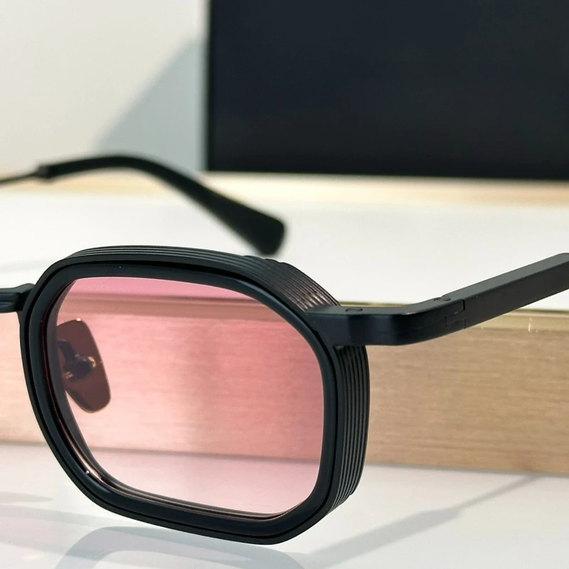 

2025 New Quality Vintage Alloy Square Sunglasses Fashion Men Women Black Gold Frame Gradient Lenses Trendy Solar Glasses