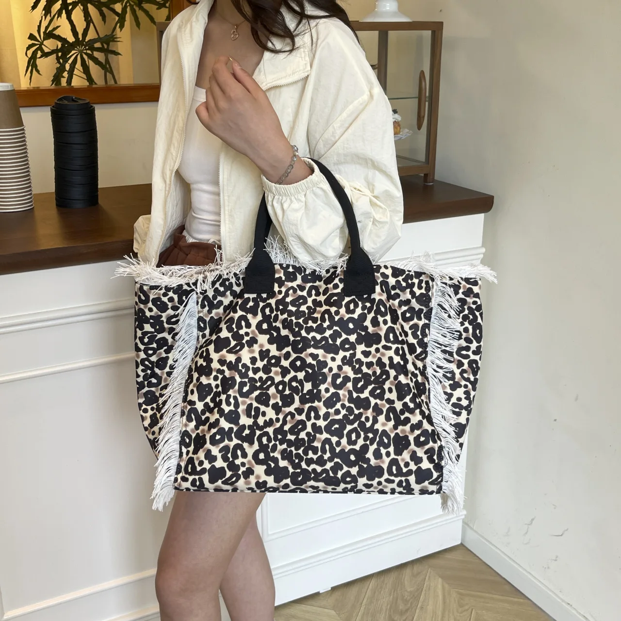 

2025 New! Simple and Fashionable Leopard Print Tote Bag for Women - Retro Style with Large Capacity Shoulder Design