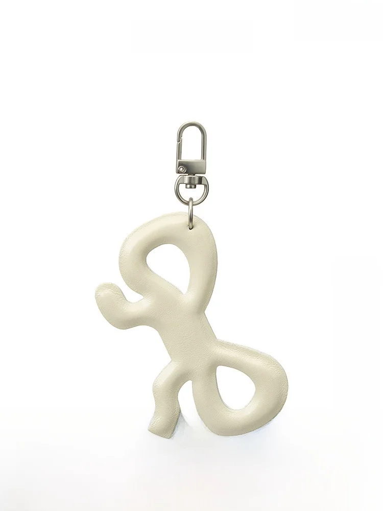 accesorio-de-moda-para-bolsos-primavera-2026-nuevo-diseno-con-lazo-de-mariposa-y-colgante-metalico-marca-moussy-accesorio