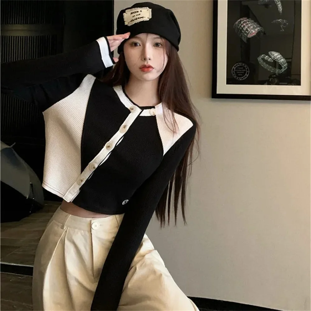 

Graceful Contrast Color Knit cardigan Women 2023 New Autumn Idle Style Sweater Outerwear Long sleeve Short Top korean Fashion