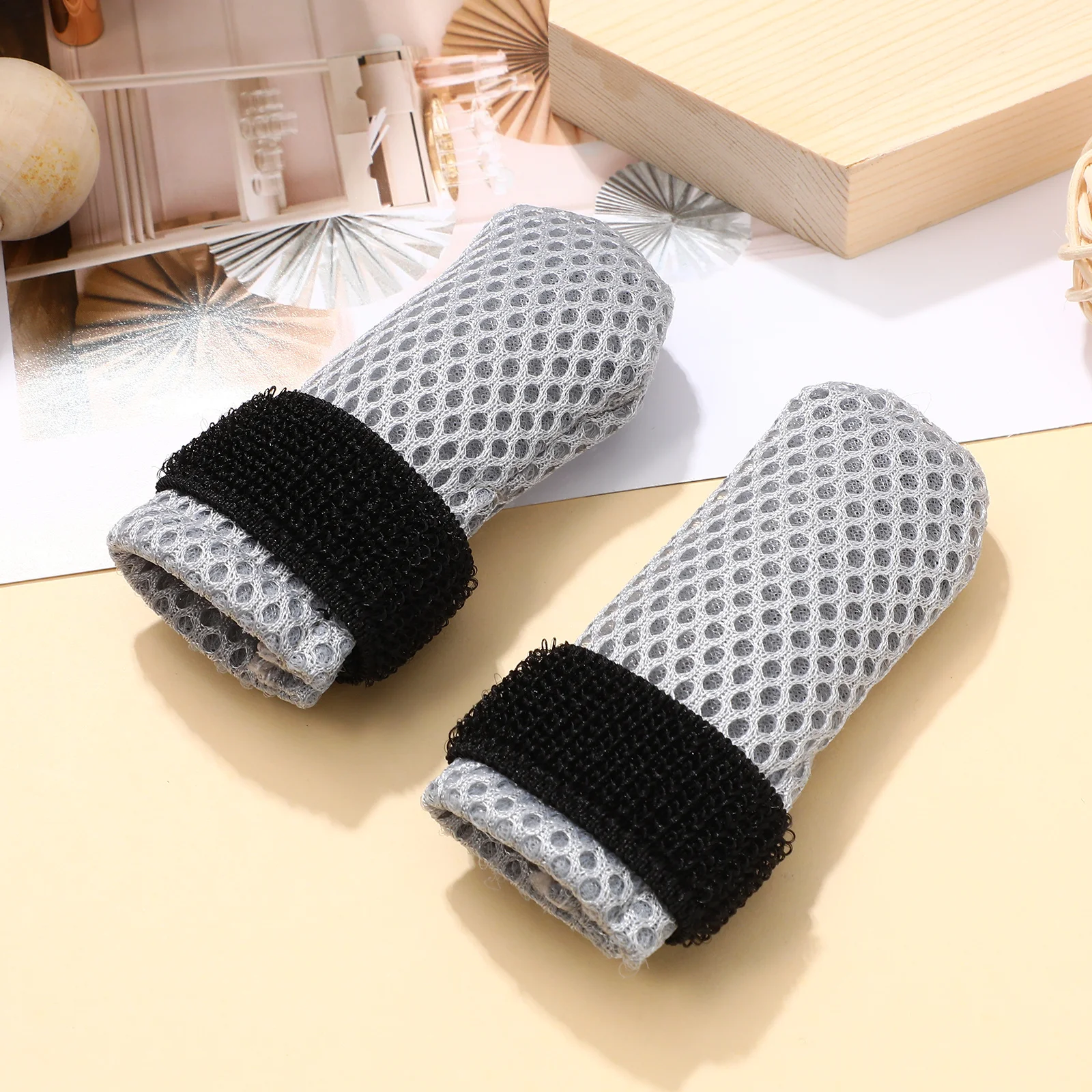 

4 pcs Cat Foot Covers Breathable Mesh Adjustable Elastic Band Floor Protector Warm Paw Sleeve Anti-Scratch Protection For Cats