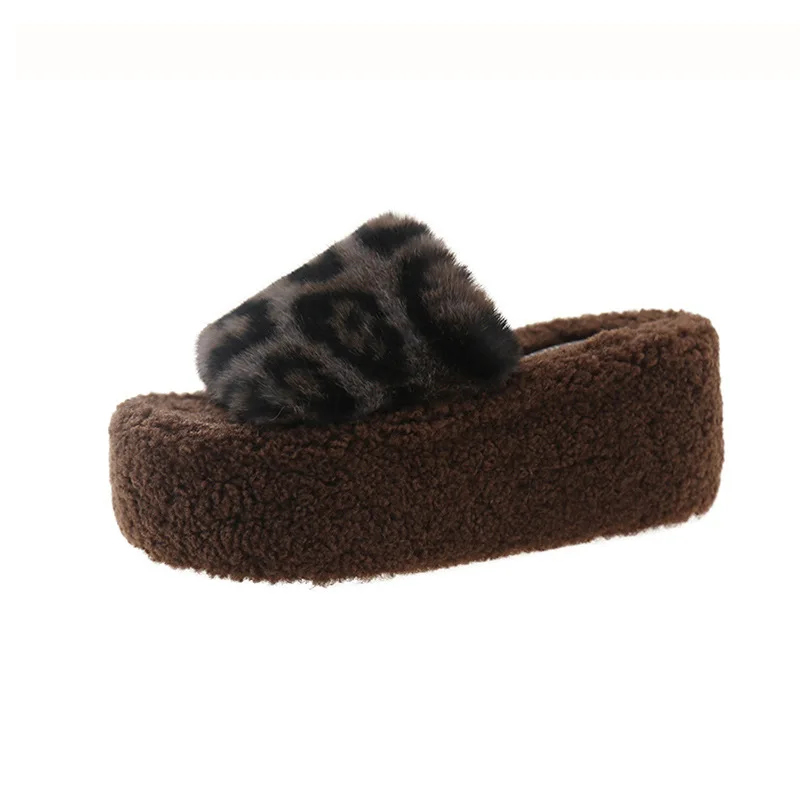 Scarpe di pelliccia Pantofole da donna Flock Platform Scivoli di lusso Pantofole da donna Ciabatte con tacco Peluche Leopardo Designer Piatto 2024 Leopardo alto