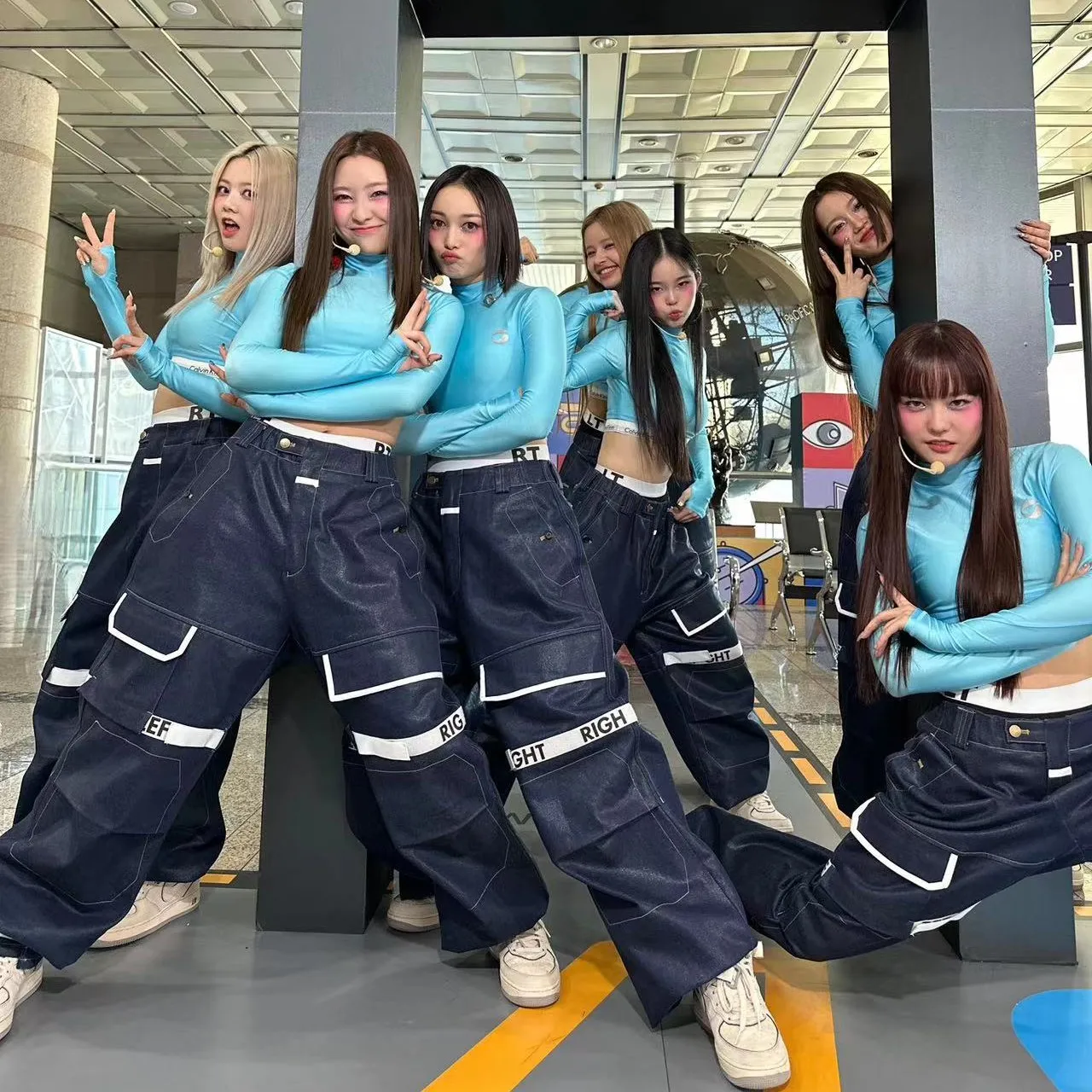 

2025 New XG Women's Group Hip Hop Dance Performance Street Dance Set Fashionable Left Right Song Promoting Outfit Cotton Mate...