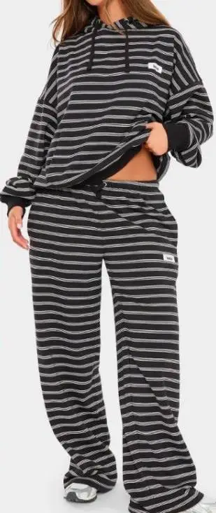 ملابس نسائية مكونة من قطعتين بأكمام طويلة وقلنسوة كبيرة الحجم ومجموعة ركض مخططة ملابس رياضية