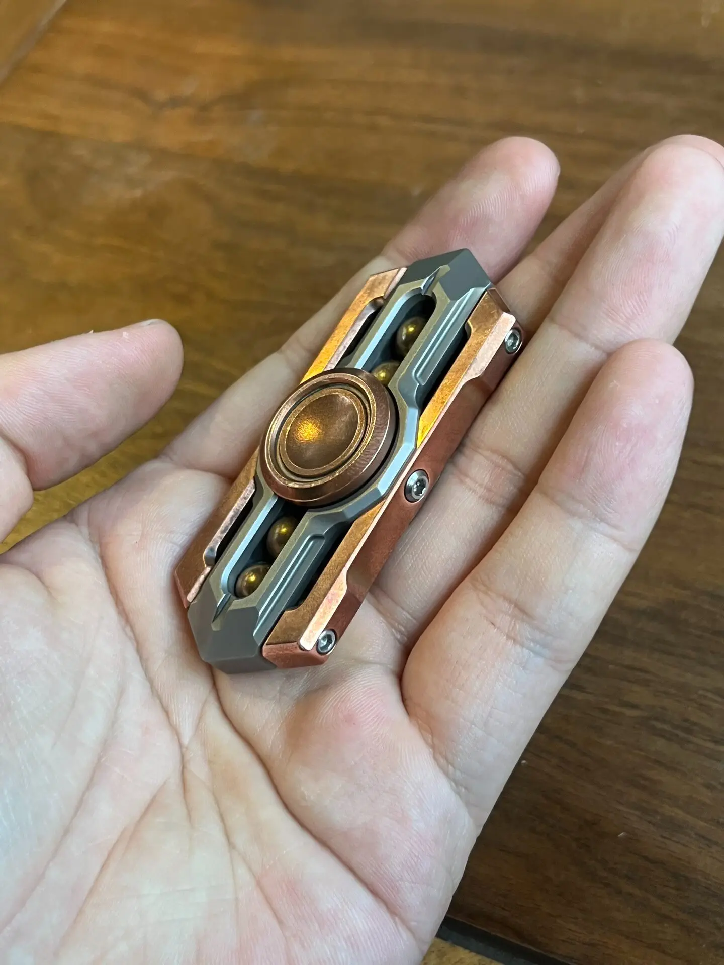 Used EDC MACKIE Studio Copper Two-Page Armored Knight EDC Fingertip Gyro Push Card Non-Grand Knight Holy Sword Holy Knight