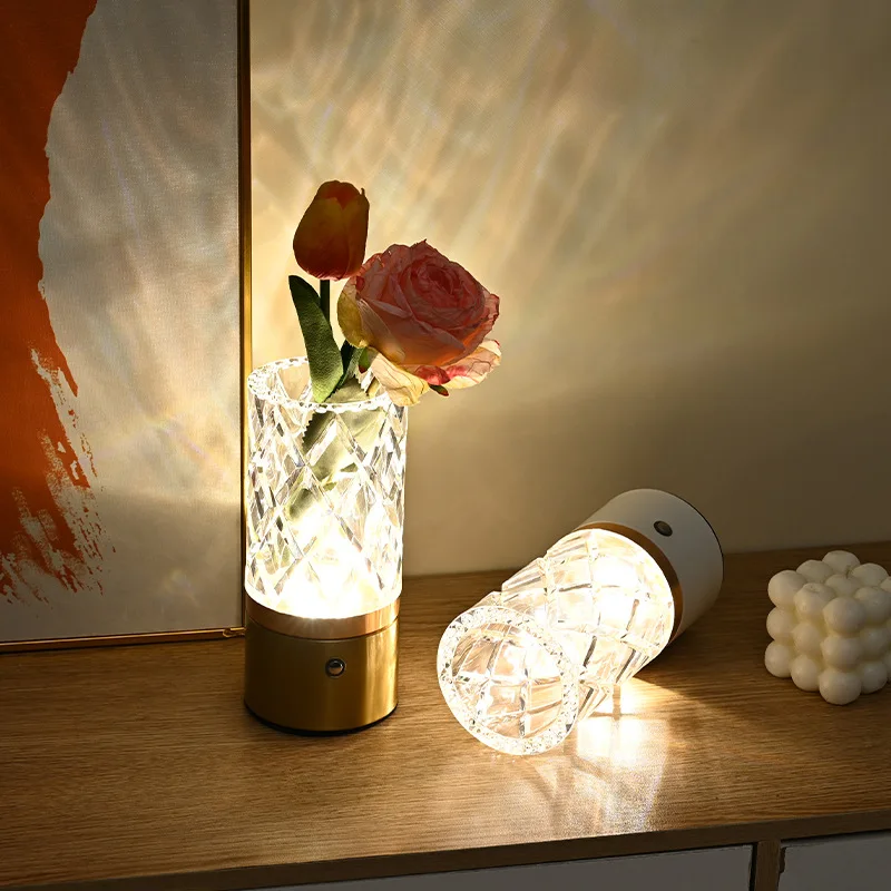 Plug-in luz vaso de luxo candeeiro de mesa luz ambiente cilíndrica toque metal acrílico quarto luz decorativa