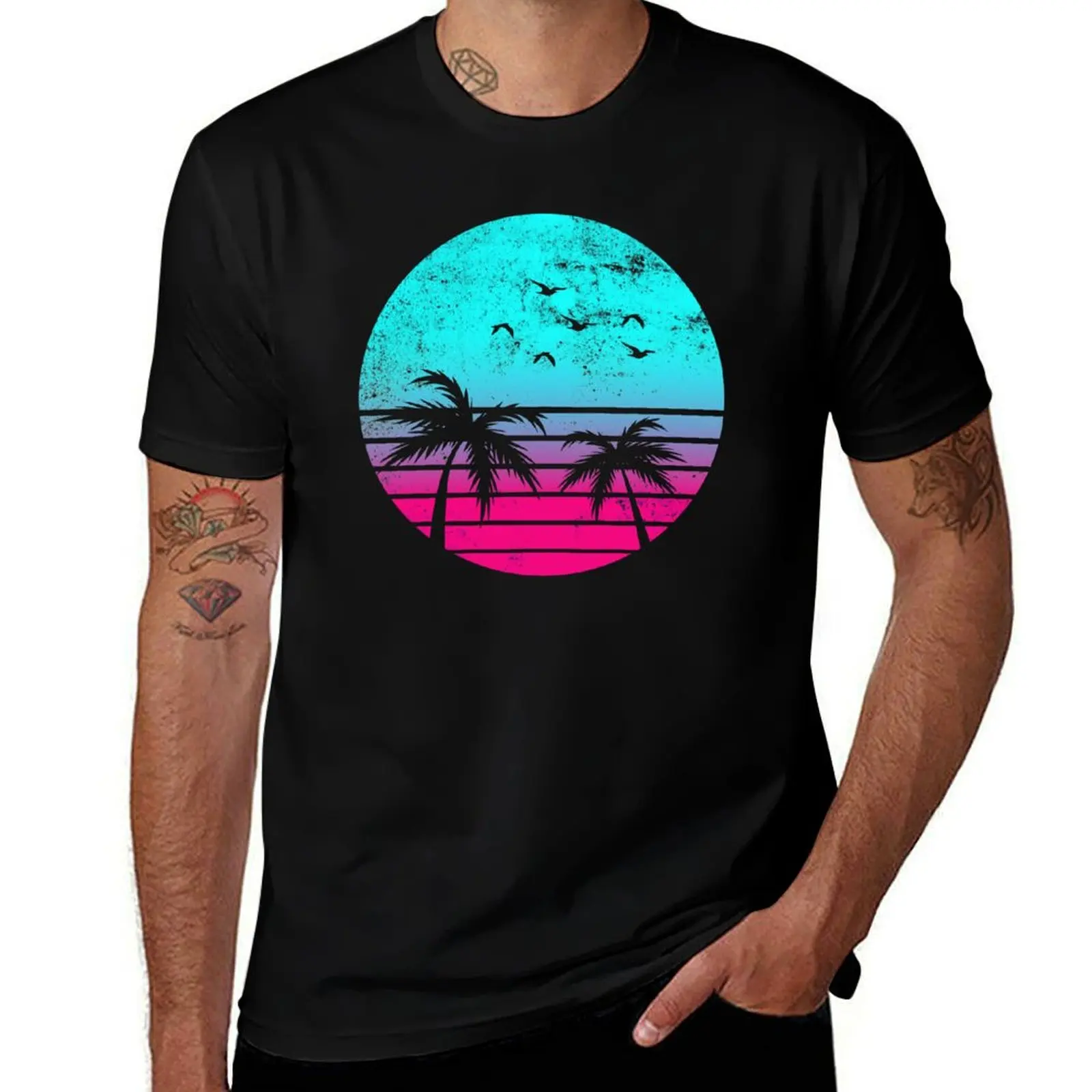 

Outrun Retro Sun With Palms T-Shirt man graphic t shirt cotton tshirt 100%