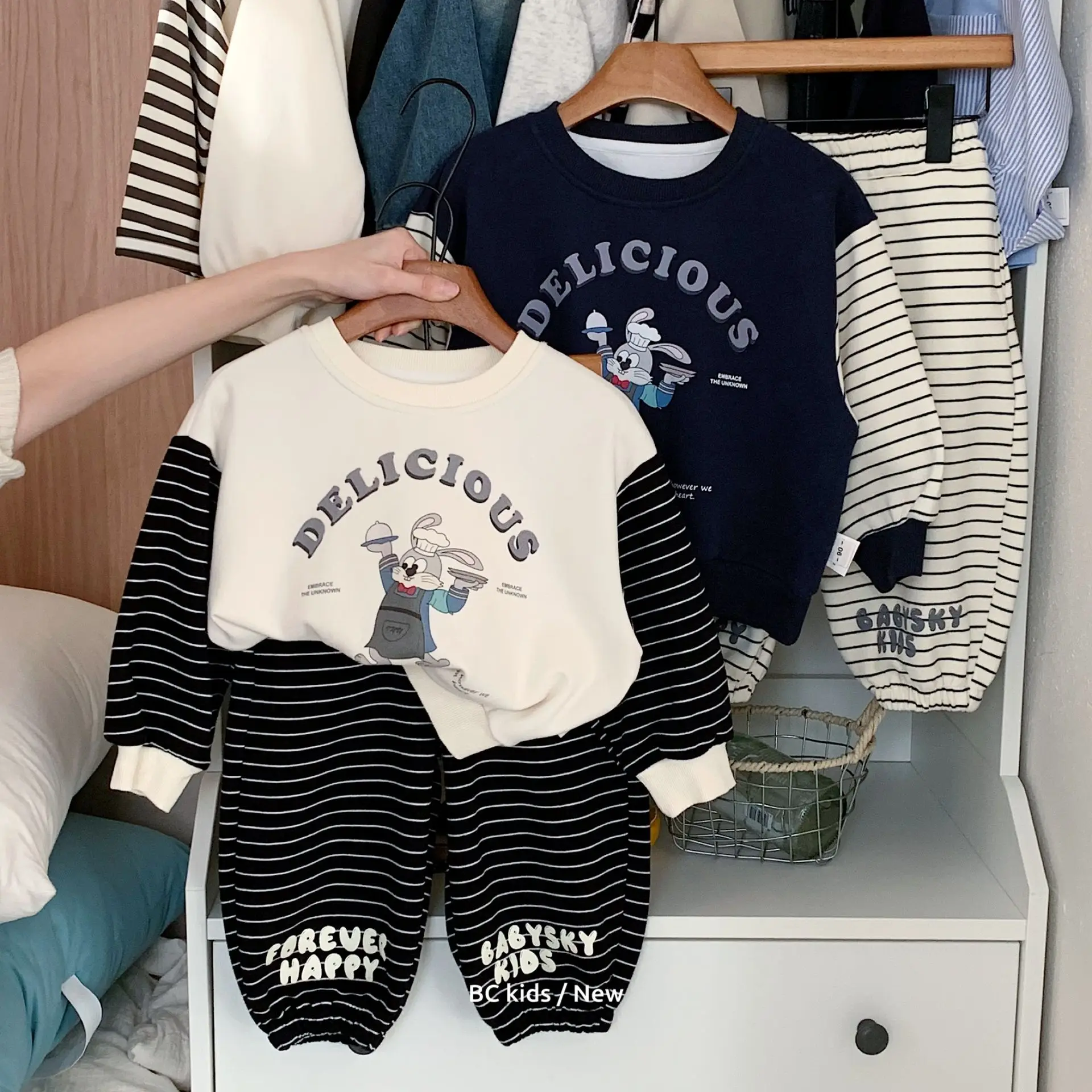 

Toddler Boys Autumn Two-Piece Suit Splicing Color Round Neck Top+Striped Pant Baby Boys Sets Printed Casual 1-8Y Boys Sport Sets
