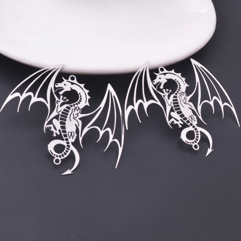 Connecteur de dragon volant Anima en laiton, pendentif plaqué rhodium, bijoux à bricoler soi-même, accessoires de suspension, 43x50mm, 10 pièces