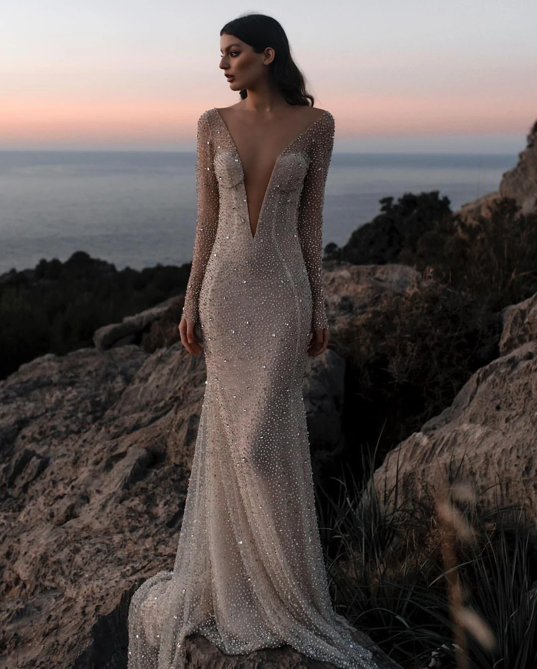 ชุดแต่งงานทรงเมอร์เมด คอวี ประดับคริสตัล โชว์หลัง แขนยาว ชุดเจ้าสาว ชุดงานเลี้ยง  แบบสั่งตัดได้