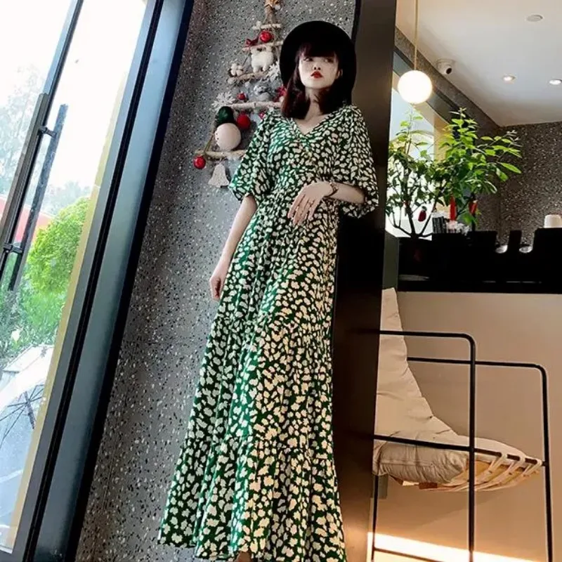 Damen Übergröße Französischer Stil V-Ausschnitt Blumen-Maxikleid Sommer Chiffon Rüschensaum Taillenbindung Elegantes Lässiges Langes Kleid