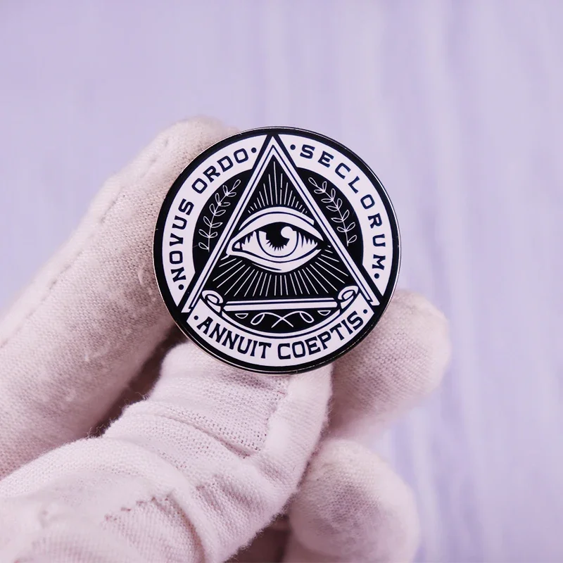 Illuminati Eye Pin Badge Novus Ordo Seclorum Annuit Coeptis Brooch