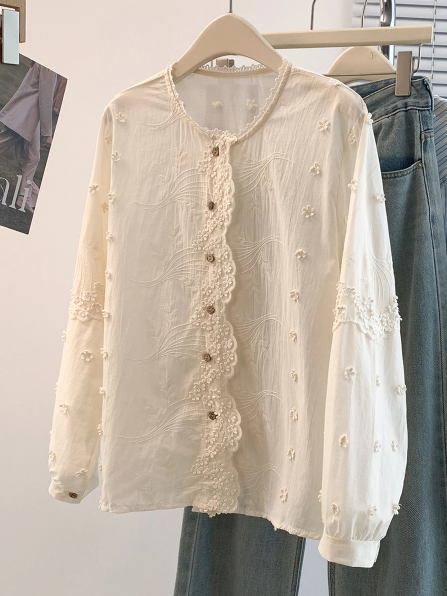 

Женская блузка с вышивкой и длинным рукавом больших размеров, весенняя модная модель с цветочным узором, дышащая, удобная, в корейском стиле