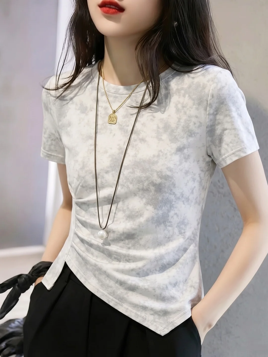 

Slim Fit round Neck Short Sleeve T-Shirt Korean Style Versatile Women's Summer Design Sense Cool Young Looking Top
