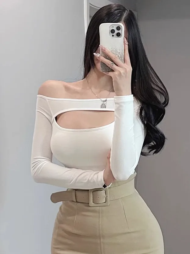 Sexy Pure Desire 2025 New One-Shoulder Hollow Long Sleeve T-Shirt Women Goddess Bare Shoulder Base with Chest Pad Top