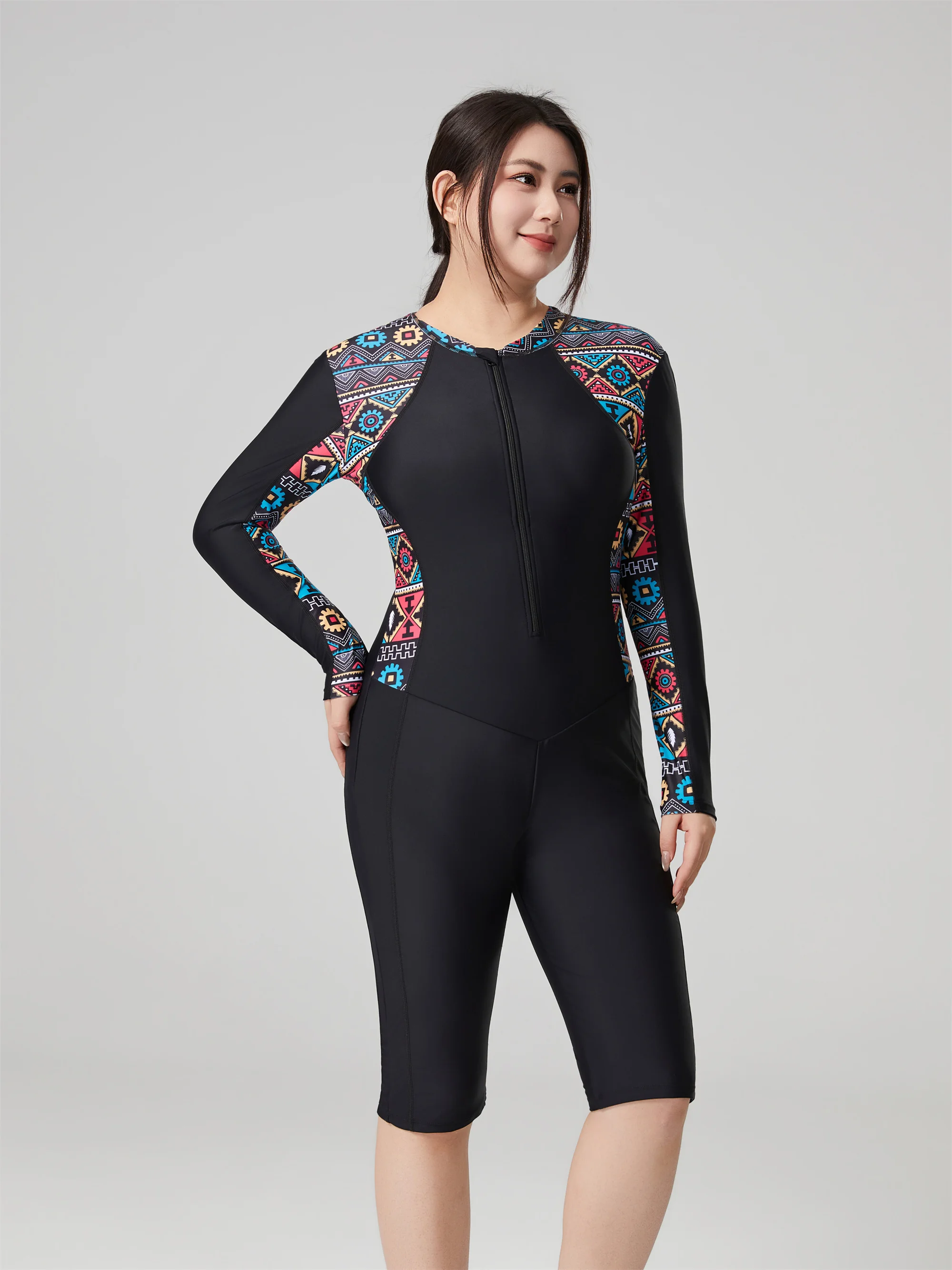 

Спортивный цельный купальник с длинными рукавами для женщин, подходит для серфинга и плавания в термальных источниках, доступны большие размеры.