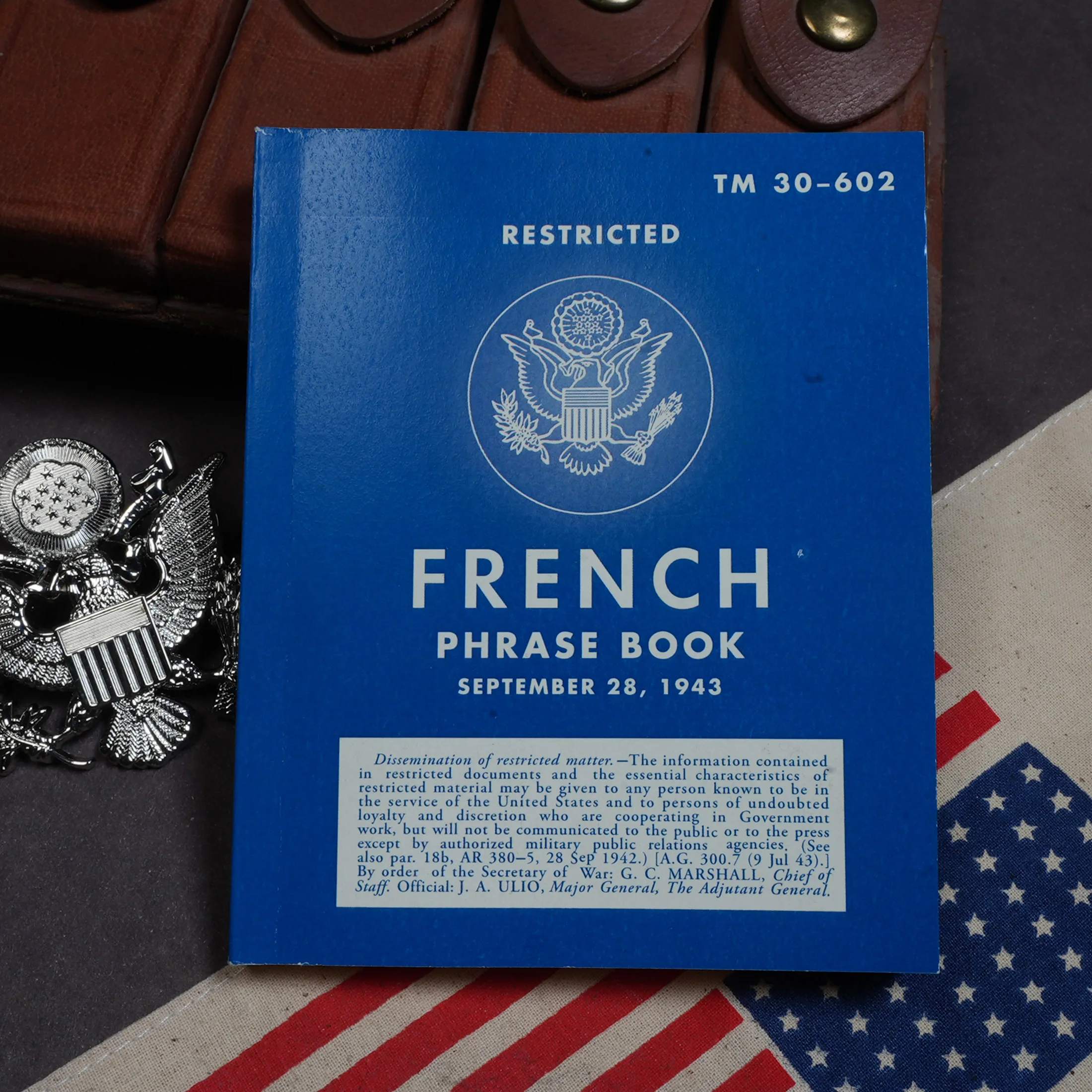

World War II U.S. M1943 Normandy Landing 《French Phrase book》 Collectible Prop