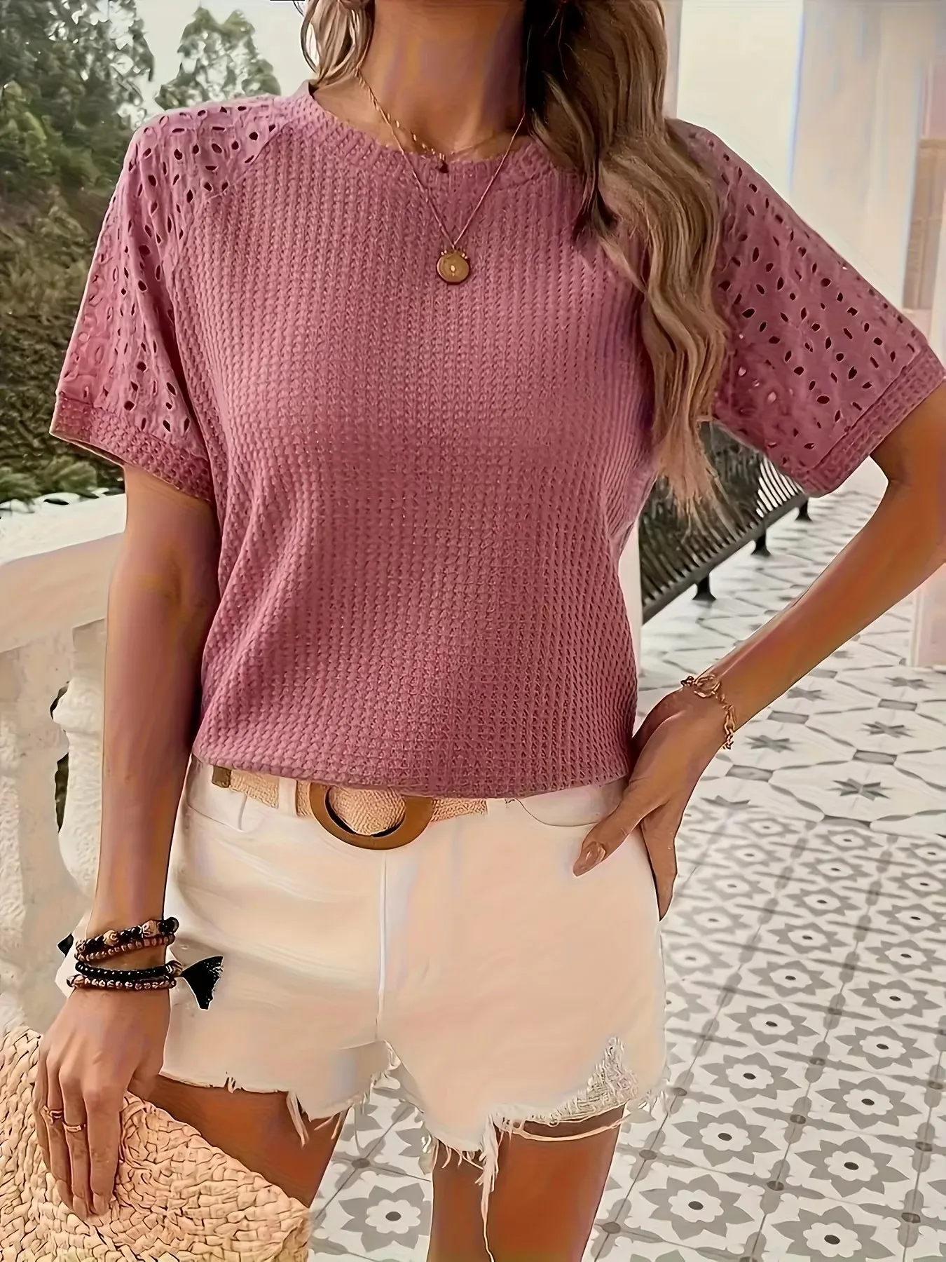 

Plus sizeWomen'S Elegant Solid Color T-Shirt with Contrast Lace Detail - Casual Crew Neck, Lightweight Fabric, Short Sleeve, Spr