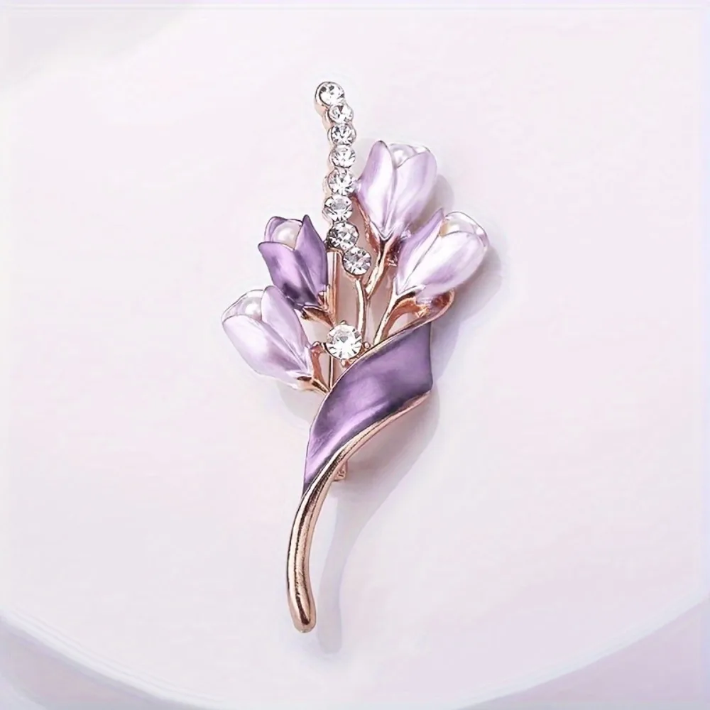 

Элегантная брошь в виде фиолетового цветка для платья, рубашки, костюма, свитера, шарфа, шали, пальто, шляпы. Минималистичный стильный аксессуар из эмали.